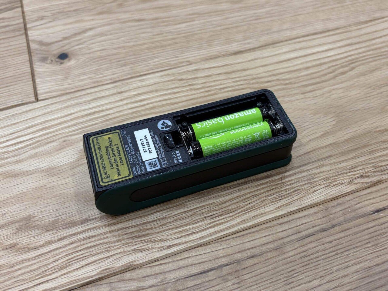 BOSCHレーザー距離計に電池セット