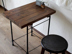 DIYしたアイアンデスク
