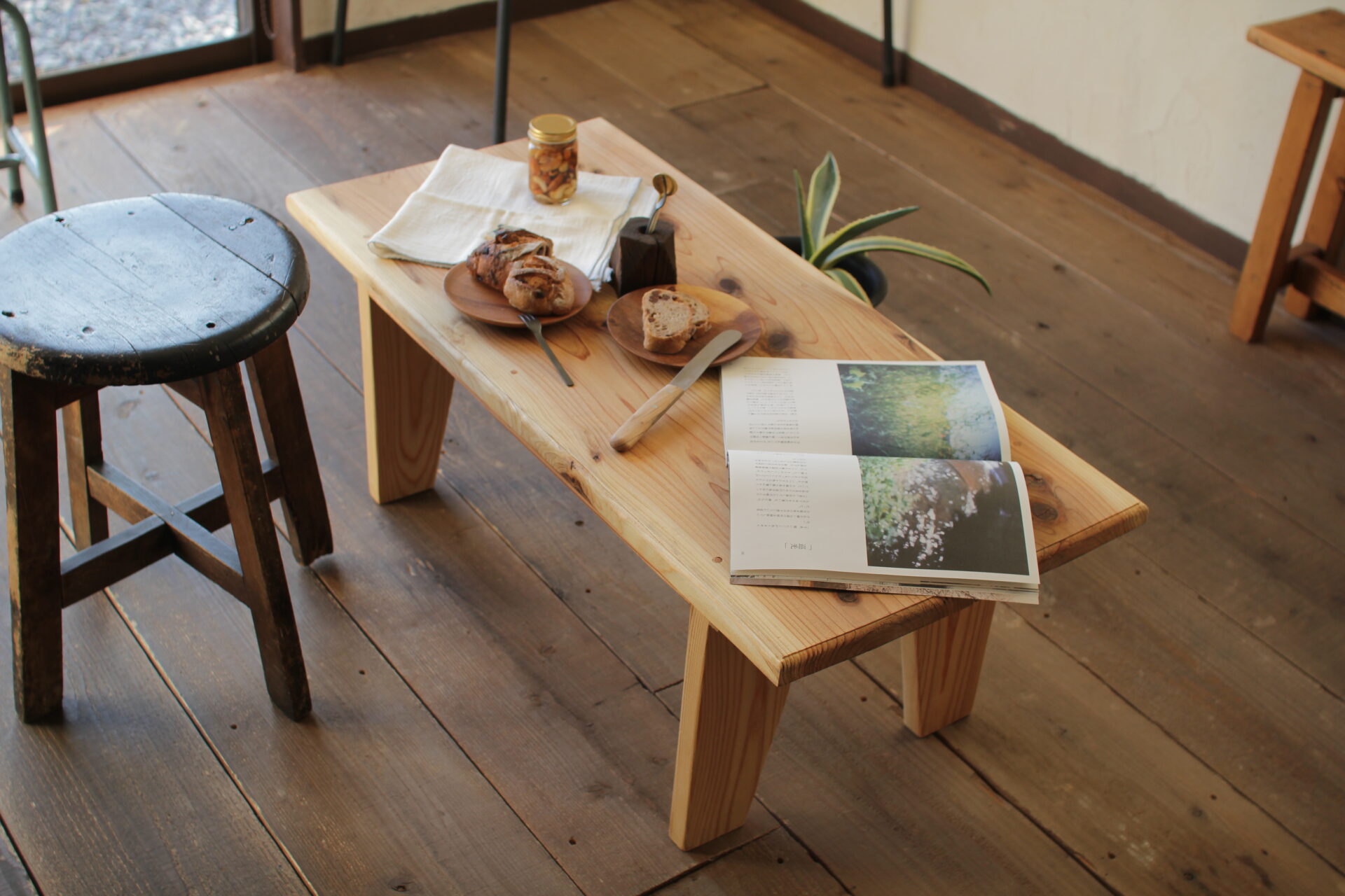 杉板でDIYしたカフェテーブル