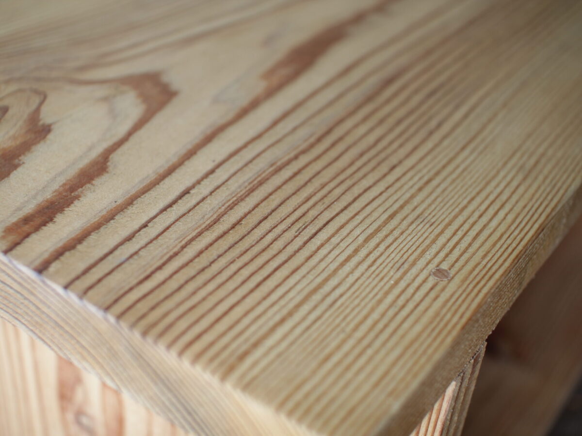 木目が美しい杉板