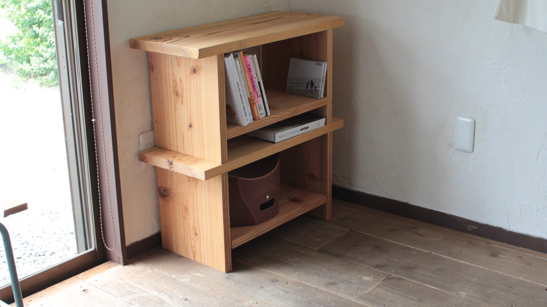 スギ材でDIYした積み重ねられるラック