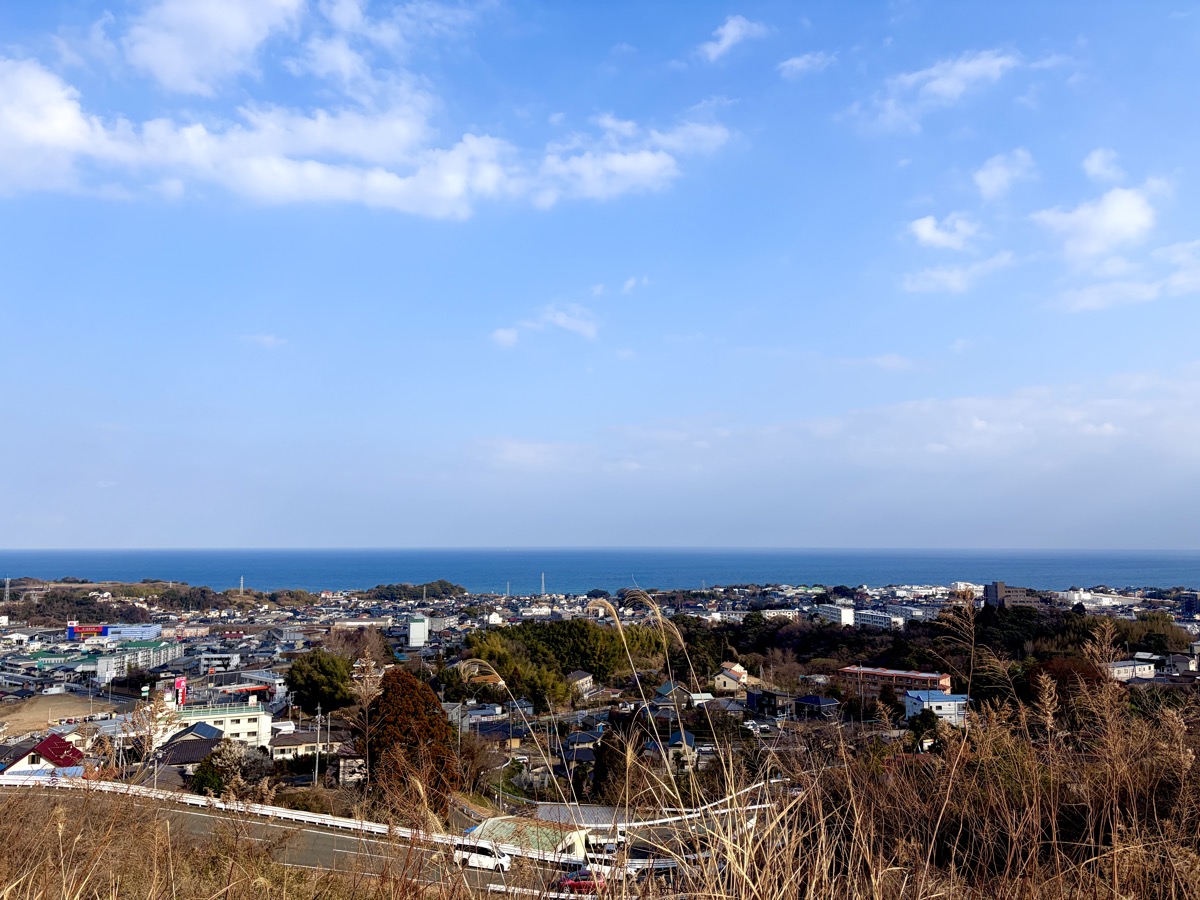 日立市かみね動物園の見晴らし駐車場から見える海と景色