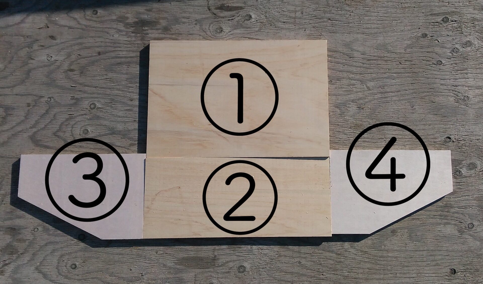 カットしたベニヤ板