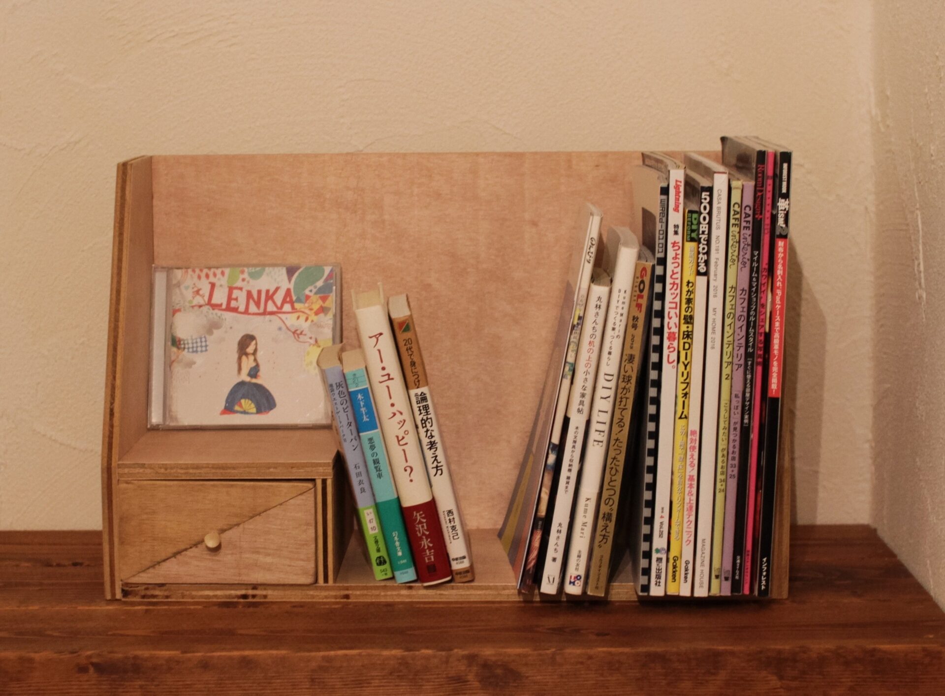 ベニヤ板でDIYしたブックスタンド