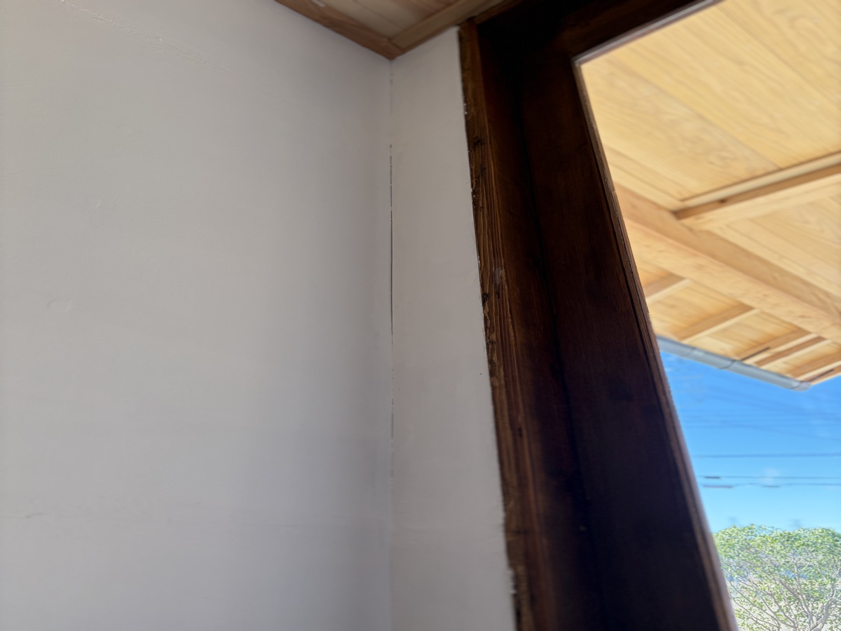 リノベした部屋の角のスキマ