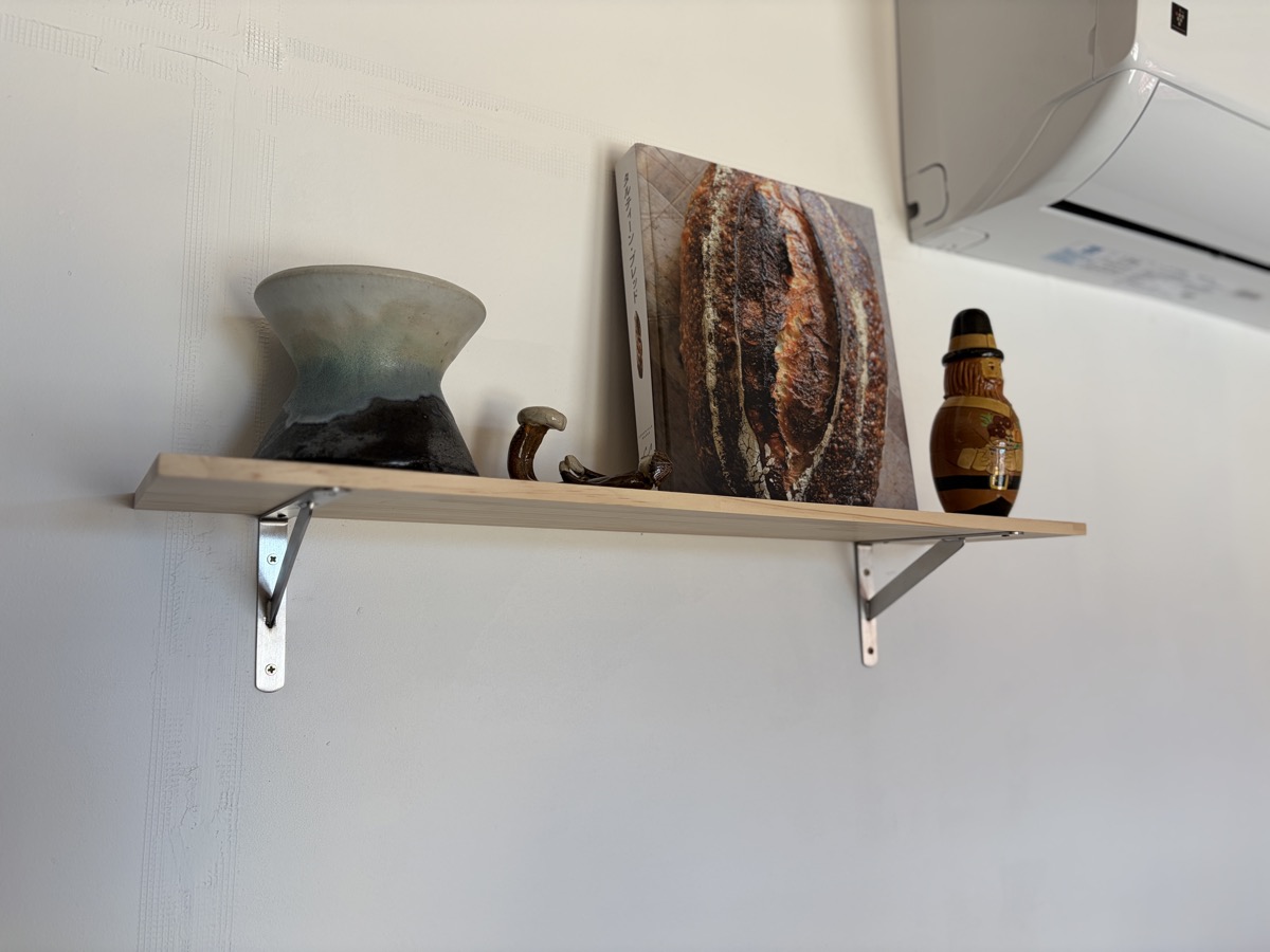 石膏ボードにDIYで棚を取り付け
