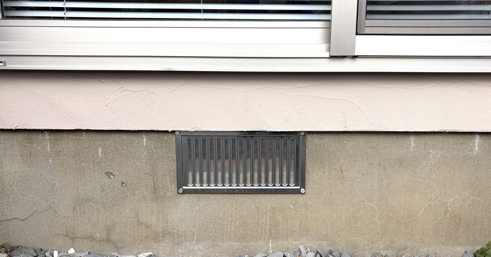 ステンレス製床下通気口の取り付け