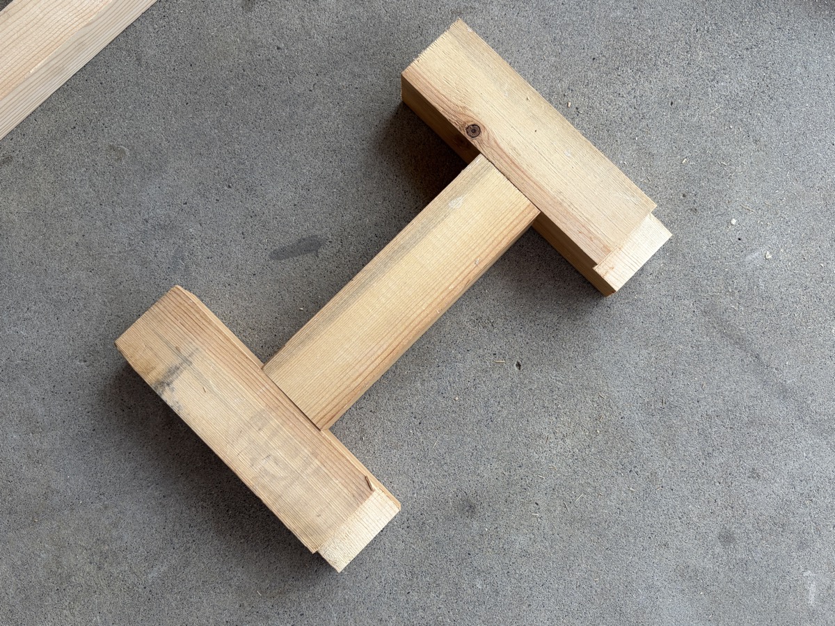 ポストスタンドの土台になる角材