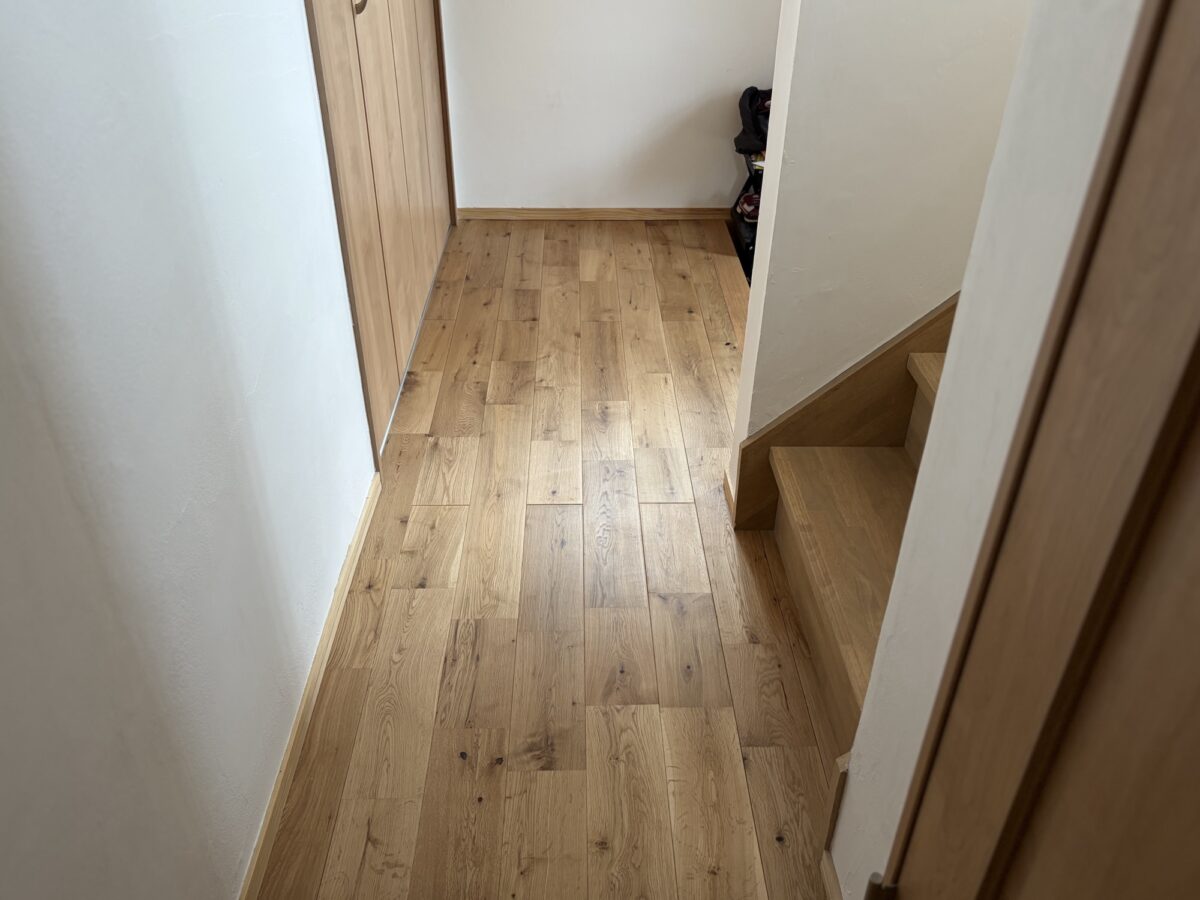 Roombaで掃除してスッキリした廊下の様子