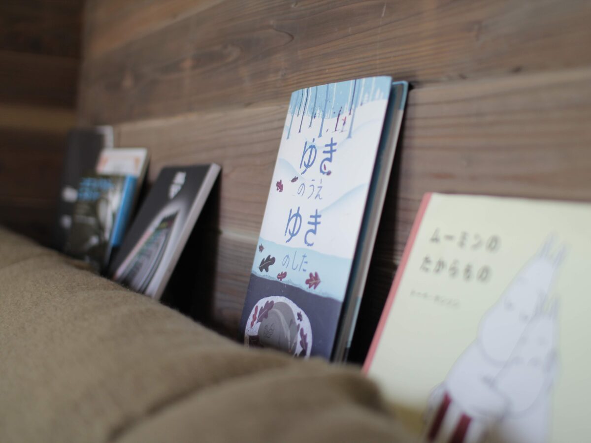 枕元に絵本は必須