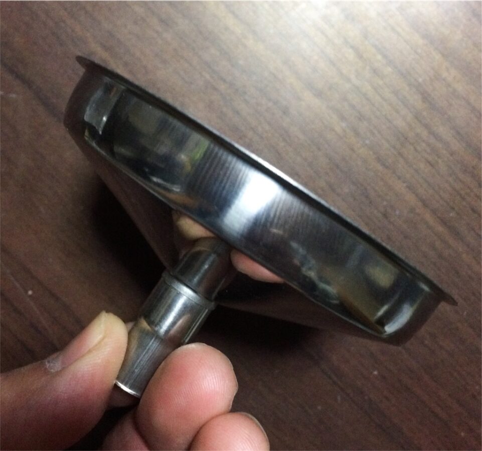 alt="セリアのステンレス製漏斗"