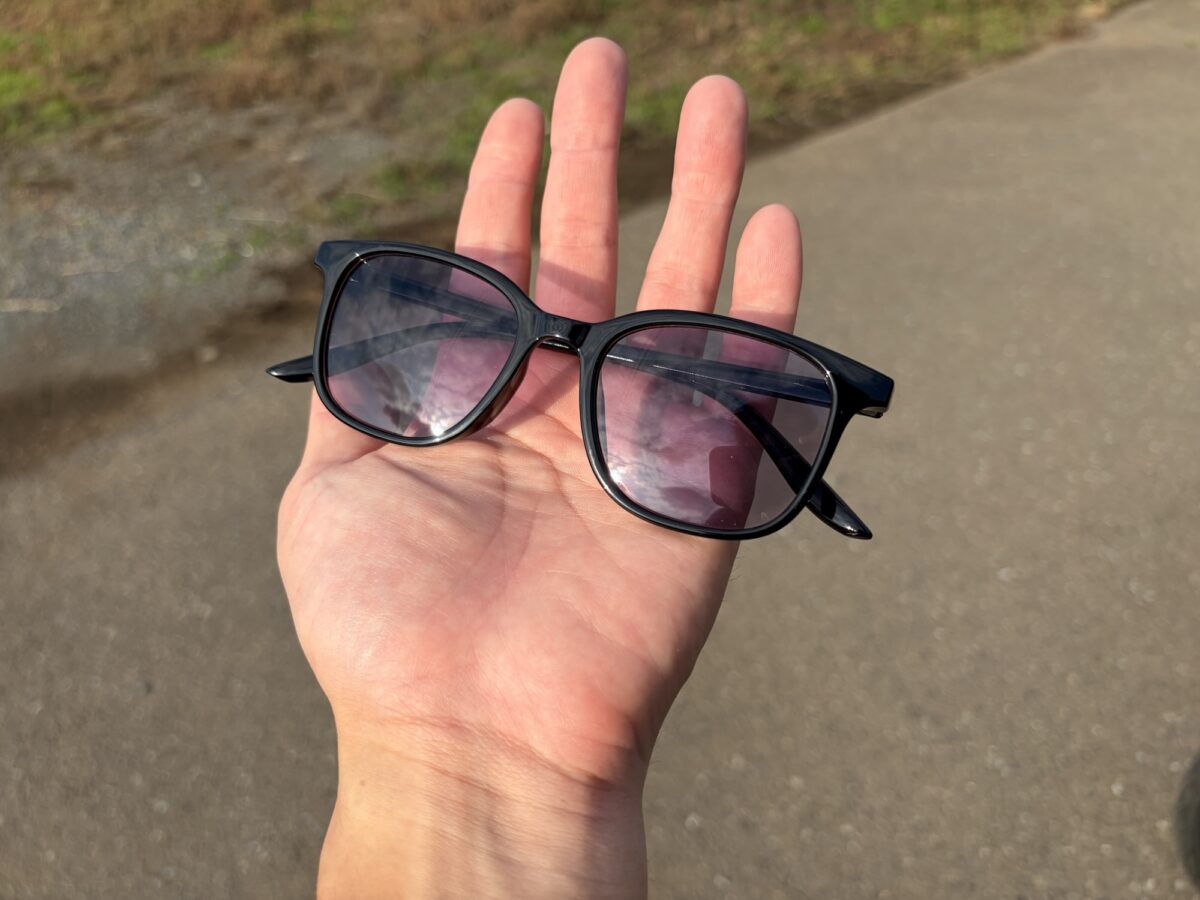 カリマーの調光グラスのレンズが濃い写真